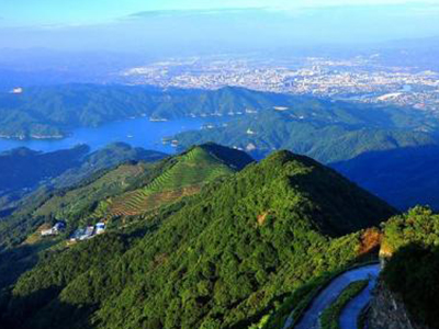 【河源、惠州】入住三百山熱泉河溫泉度假村、浸泡天然溫泉、河源匯豪國(guó)際酒店、那里花開主題公園、長(zhǎng)津冰雪大世界、畬族風(fēng)情黃龍巖、福源果場(chǎng)枇杷任摘任吃、夜觀新豐江音樂噴泉三天游